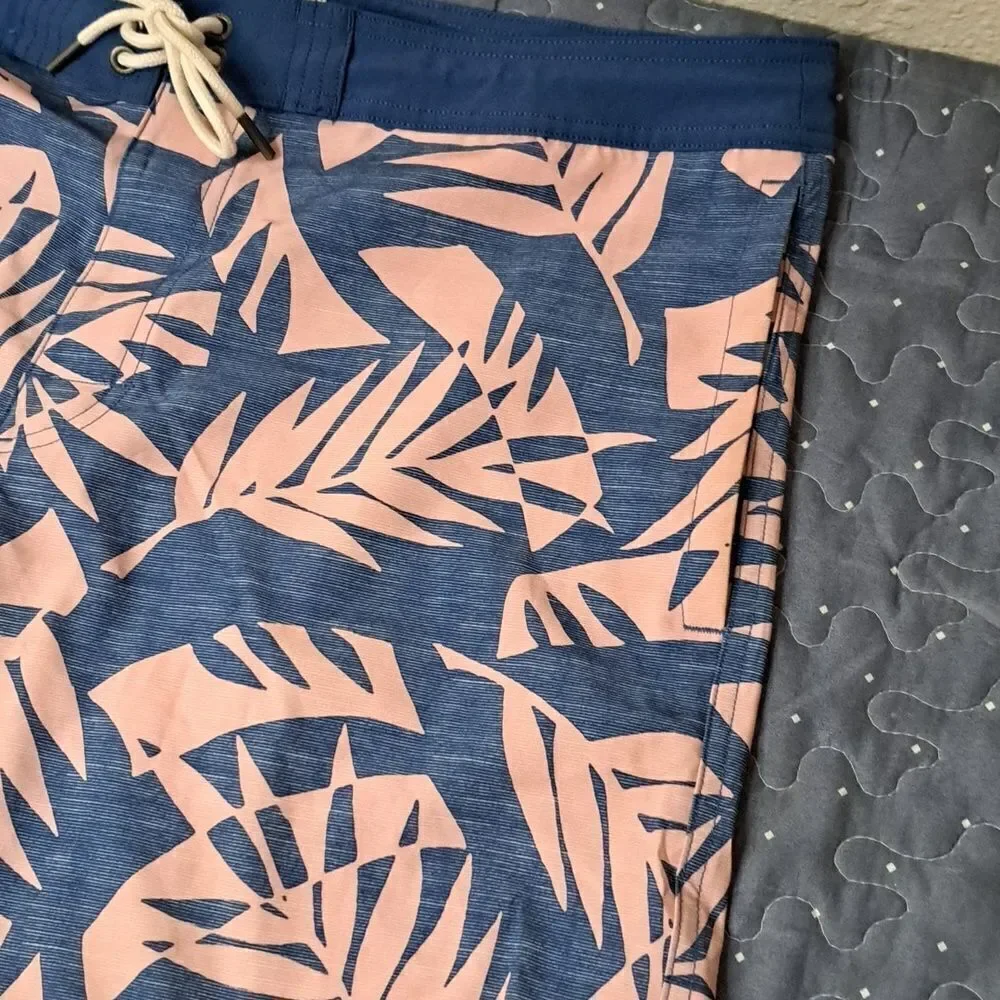American Eagle pink and blue board shorts size large